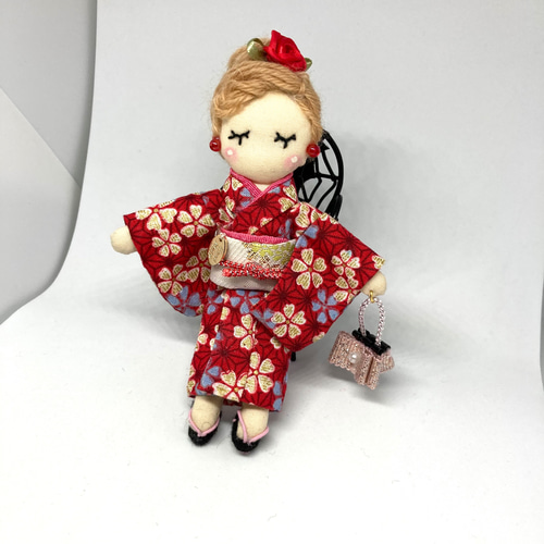 【公式】フジのお歳暮・冬ギフト - WEBカタログ掲載中 ハンドメイド ドールチャーム バッグチャーム【お花柄着物ドール 人形