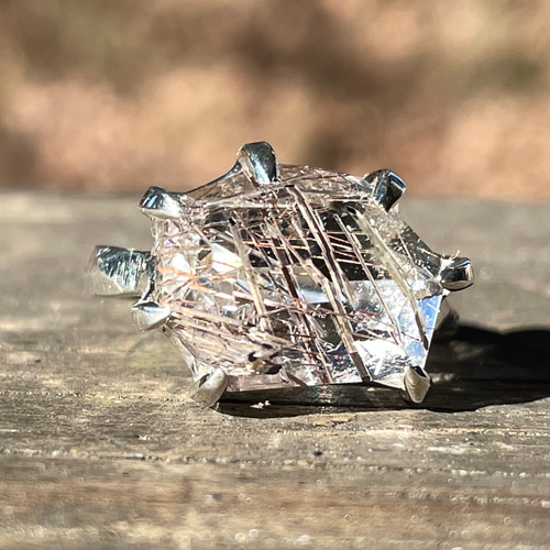 シルバールチルクォーツ 変形7角形 コロンとした1石 シルバー