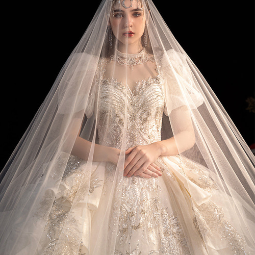 高級　ウェディングドレス　超美品 高級なウェディングドレス パーティードレス 演奏会 結婚式ドレス