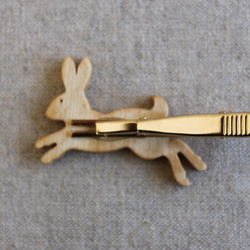 ウサギ木製ネクタイピン 6枚目の画像