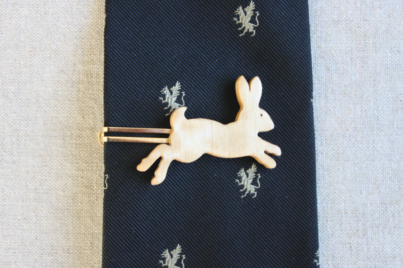 ウサギ木製ネクタイピン 8枚目の画像