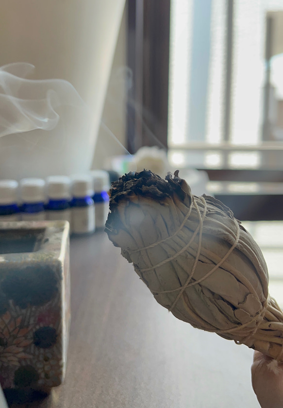 ホワイトセージ　珍しいバンドル型です。　浄化や煙多めが好きな方へ 2枚目の画像