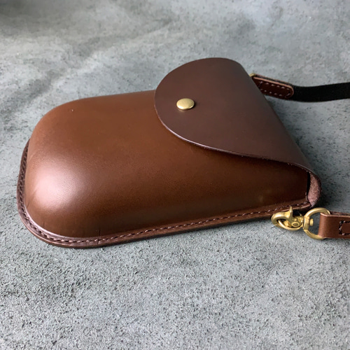 本革)ぷっくりフォルムのショルダーバッグ/ブラウン/レザーバッグ/茶