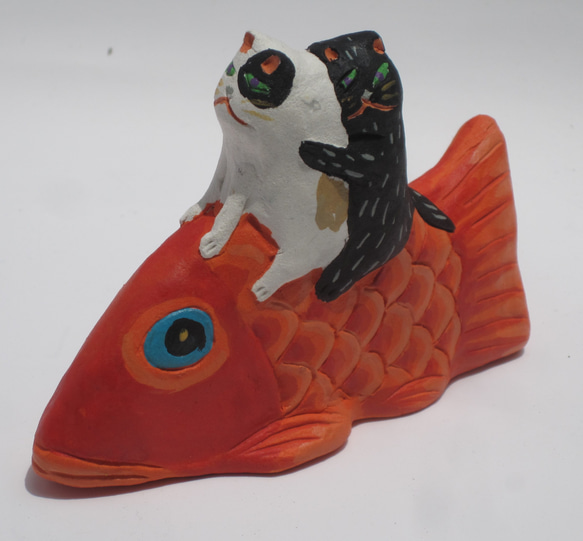 鯛にタンデム猫(石粉粘土製） 1枚目の画像