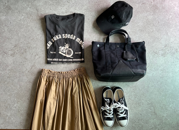 Cafe Style 是一款受歡迎的原創自行車 T 卹，採用成熟的配色方案。 第7張的照片