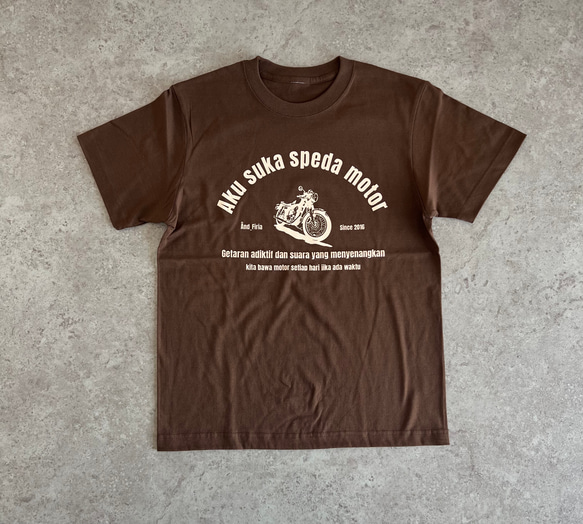 Cafe Style 是一款受歡迎的原創自行車 T 卹，採用成熟的配色方案。 第2張的照片