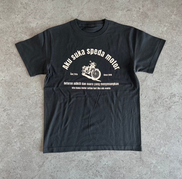 Cafe Style 是一款受歡迎的原創自行車 T 卹，採用成熟的配色方案。 第4張的照片