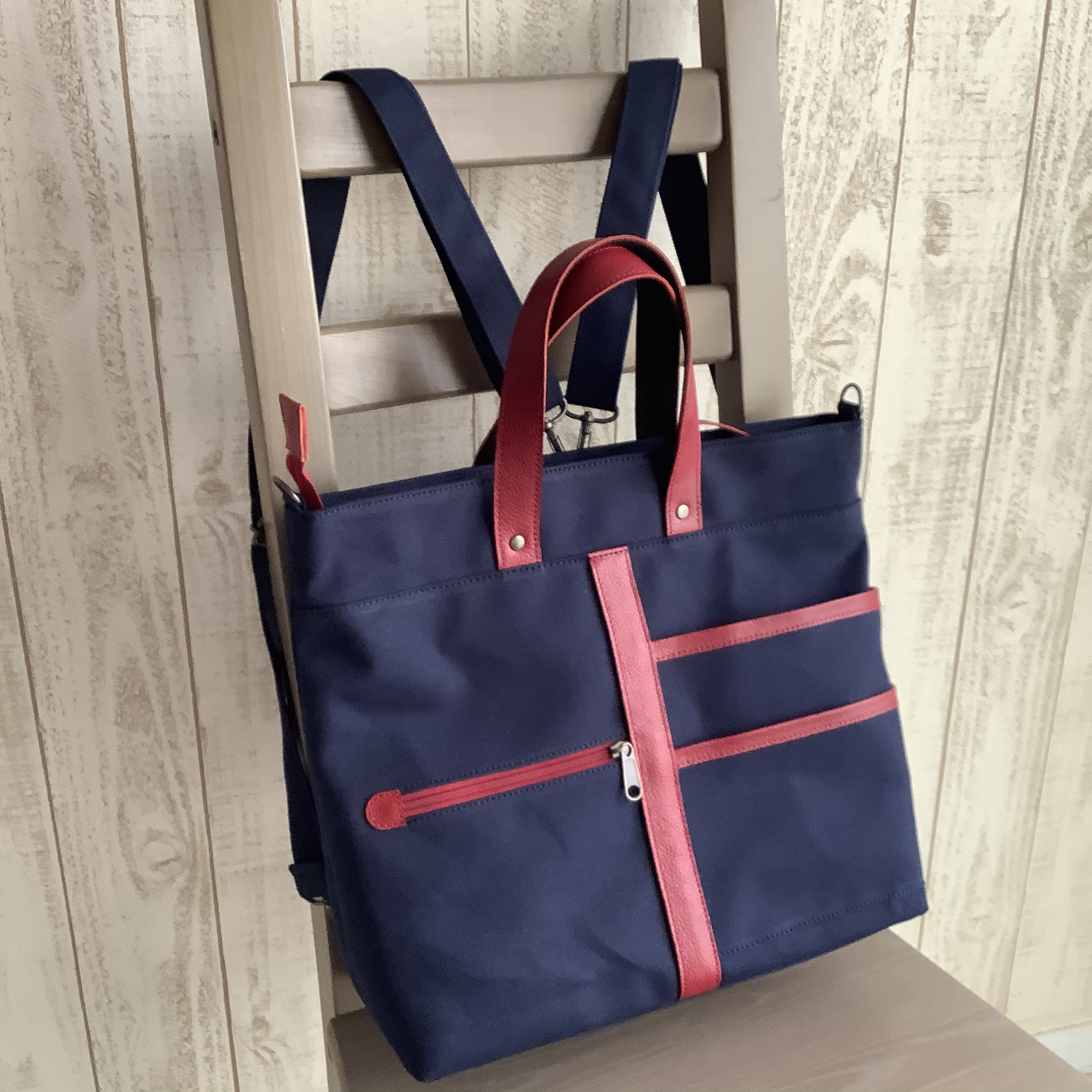 2way◇A4ファイル対応・ポケットたくさん8号帆布のショルダーリュック・ダークネイビー＋レッド◇腕かけタイプ