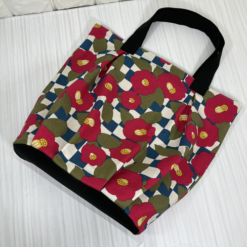 タックトートバッグ(和柄 市松模様 椿 群青色) エコバッグ・サブバッグ