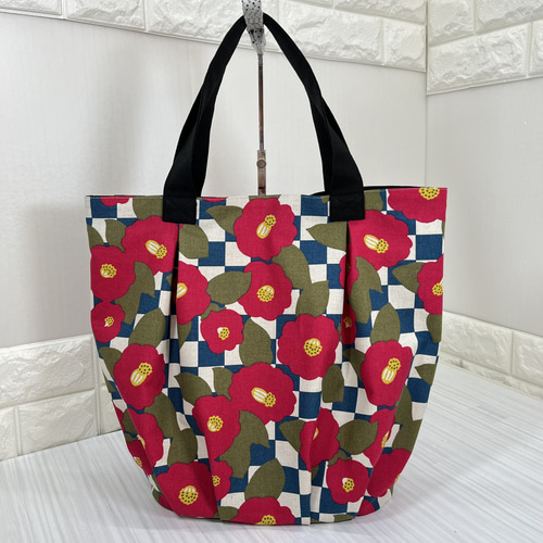 タックトートバッグ(和柄 市松模様 椿 群青色) エコバッグ・サブバッグ