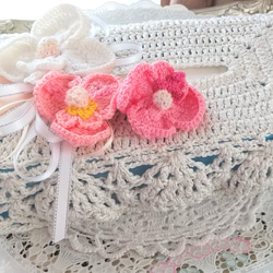 胡蝶蘭のコサージュ 付き・新春を飾るボックステイッシュカバー・かぎ針編み 2枚目の画像