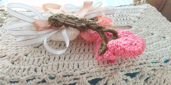 胡蝶蘭のコサージュ 付き・新春を飾るボックステイッシュカバー・かぎ針編み 7枚目の画像