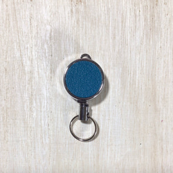 リールキーホルダー（革色コバルトブルー・イニシャル入れ無料） 1枚目の画像