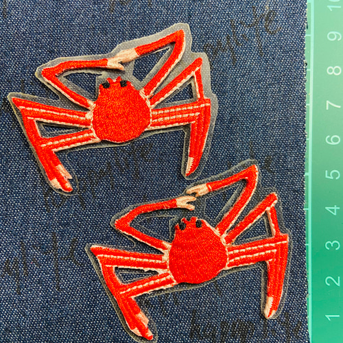 可愛い蟹 カニ刺繍アイロンワッペンシール両用タイプ ワッペン