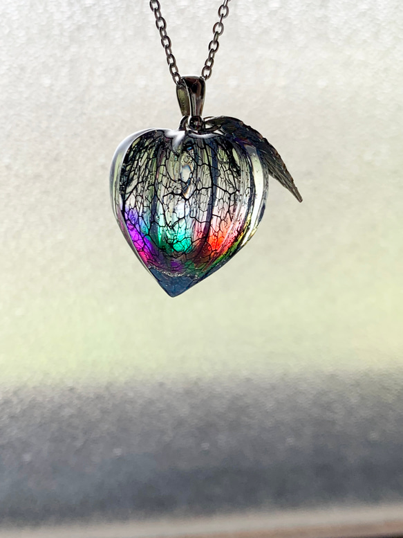 【裏】鬼灯レジンのネックレス（2.5cmステンドグラスカラー） 6枚目の画像