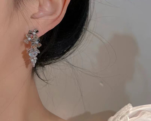 おしゃれ　テリ最強　天女クラス　アコヤ7.5-8mm ダイヤピアス　揺れるタイプ おしゃれ テリ最強 天女クラス アコヤ7.5-8mm ダイヤピアス