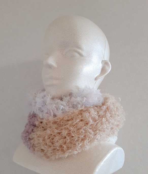 《小さめ！Sサイズのスヌード ふわもこ手編み》　軽くて暖かい肌に優しいウールの毛糸を使用　可愛く冬支度 6枚目の画像