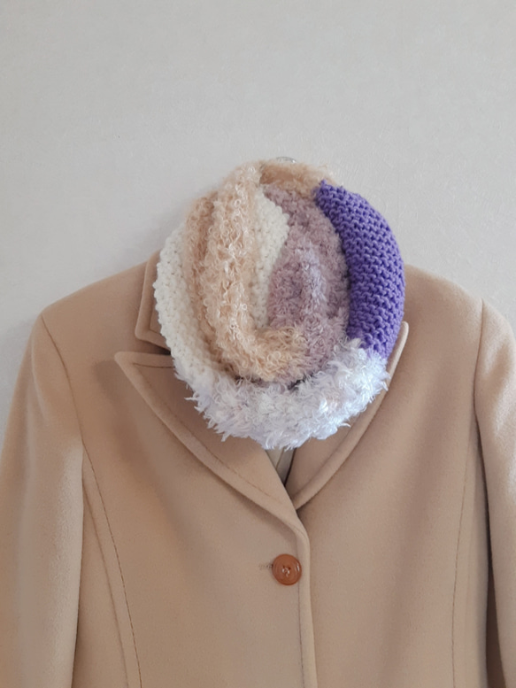 《小さめ！Sサイズのスヌード ふわもこ手編み》　軽くて暖かい肌に優しいウールの毛糸を使用　可愛く冬支度 2枚目の画像