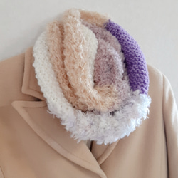 《小さめ！Sサイズのスヌード ふわもこ手編み》　軽くて暖かい肌に優しいウールの毛糸を使用　可愛く冬支度 1枚目の画像
