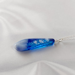 ＊冬の新作＊雪の結晶と青と白の鉱石型レジンのネックレス 8枚目の画像