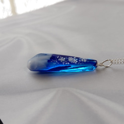 ＊冬の新作＊雪の結晶と青と白の鉱石型レジンのネックレス 10枚目の画像