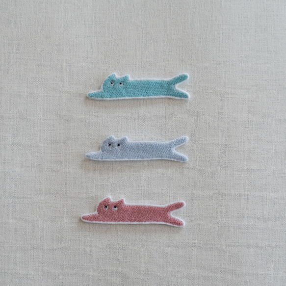 ワッペン 刺繡ワッペン「春色まのび猫」小さいサイズ 4枚目の画像