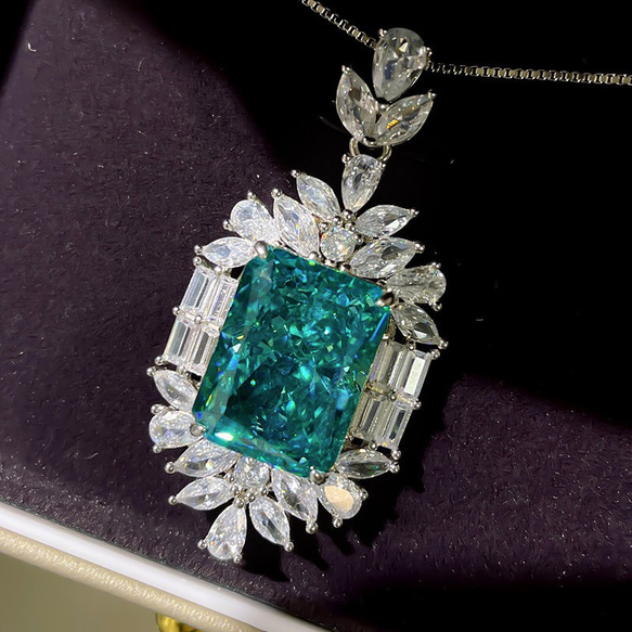 グリーン ラージ 高炭素ダイヤモンド キラキラ ゴージャス ラグジュアリー ネックレス 緑色 4枚目の画像