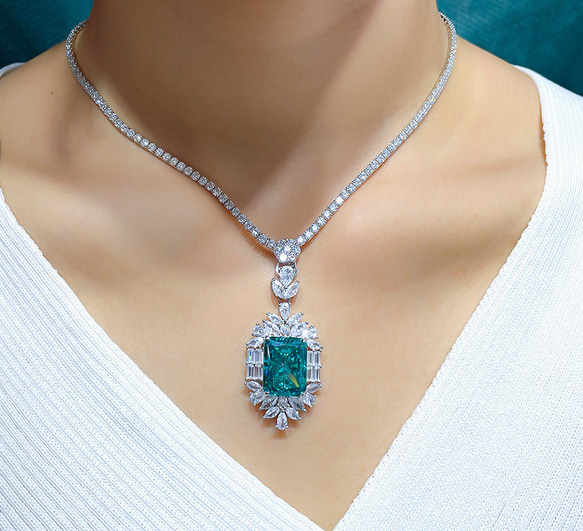 グリーン ラージ 高炭素ダイヤモンド キラキラ ゴージャス ラグジュアリー ネックレス 緑色 6枚目の画像
