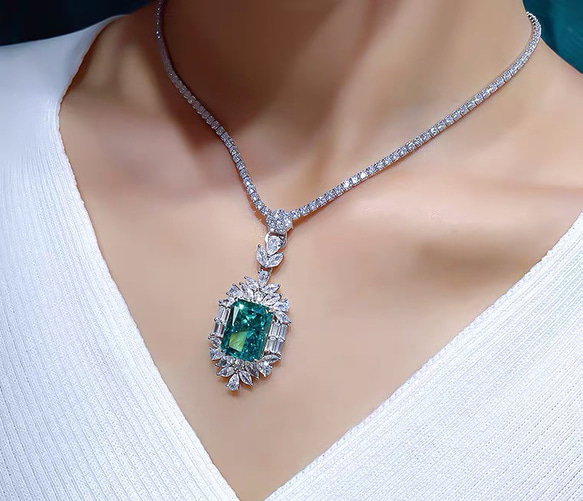 グリーン ラージ 高炭素ダイヤモンド キラキラ ゴージャス ラグジュアリー ネックレス 緑色 5枚目の画像