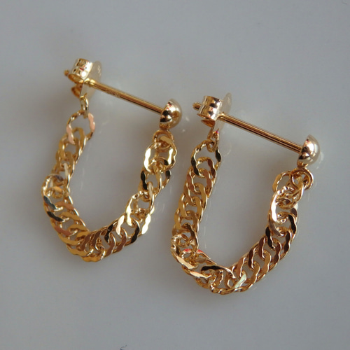 k18ピアス　スクリューチェーン　2.4㎜幅　つけっぱなし　フープピアス k18ピアス スクリューチェーンフープピアス チェーンピアス