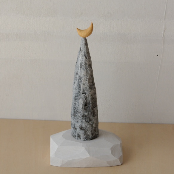木彫『月にささる―１本―』A　送料無料 3枚目の画像