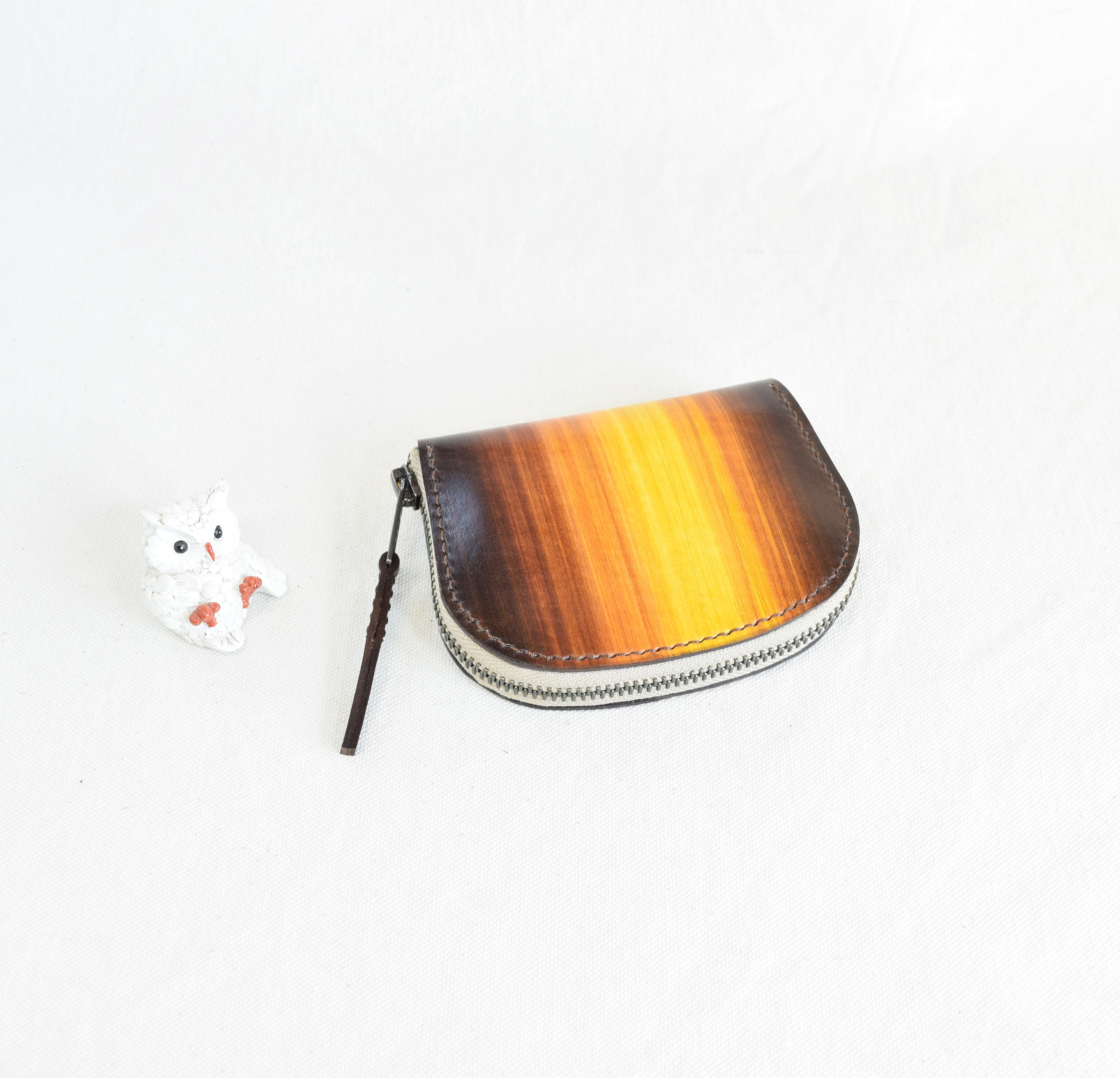 手染めのラウンドファスナーショートウォレット　RFS 65