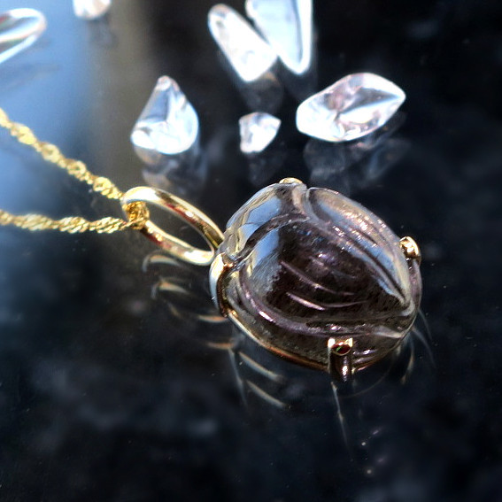【K14】ブラックスターサンストーン ペンダント スカラベ 虫 吉祥 縁起もの 爪留め｜天然石ジュエリー