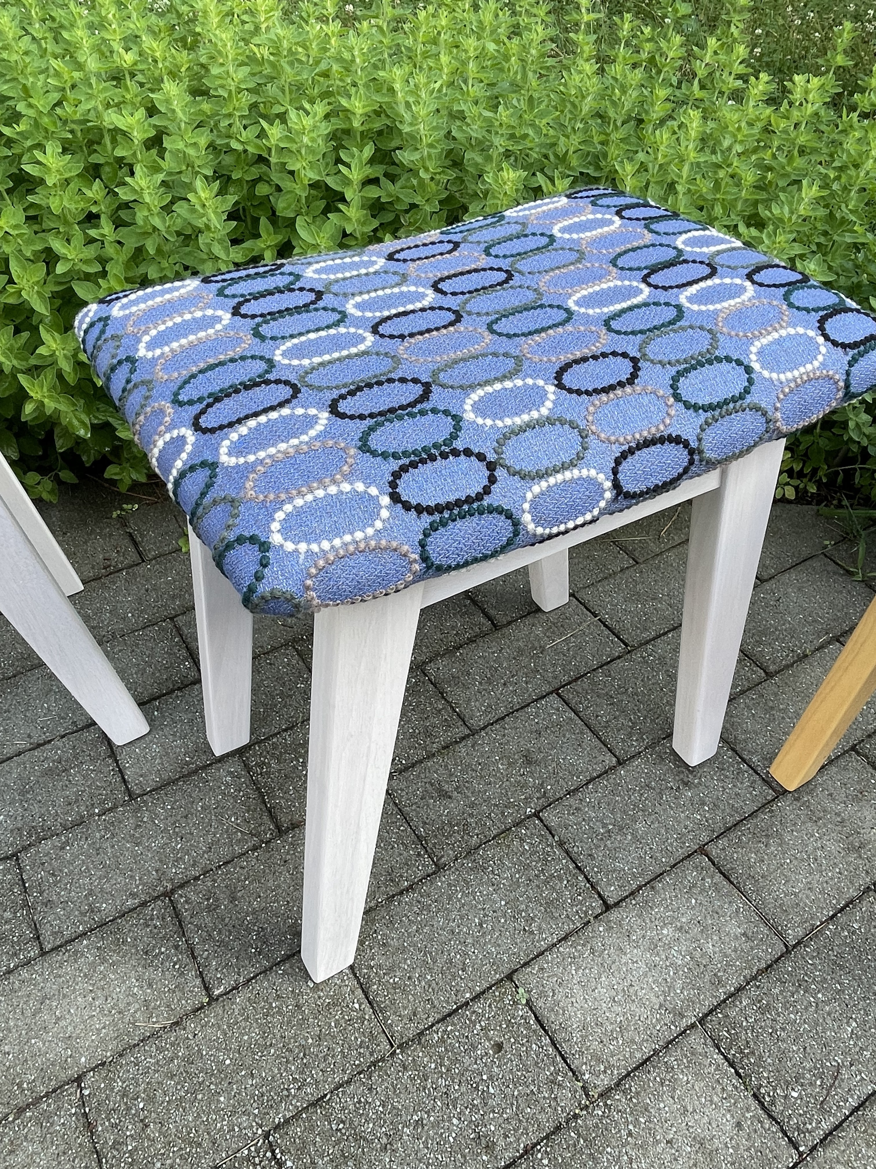 ★2000円引き！一点のみ！ペルホネンタルトブルータンバリン 北欧 天然木材スツール(脚の色ブロンズ仕上げ)