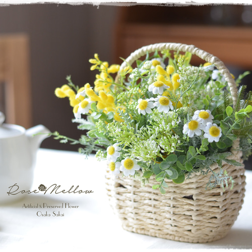 アート】バスケットにミモザとカモミールのナチュラルアレンジ アート