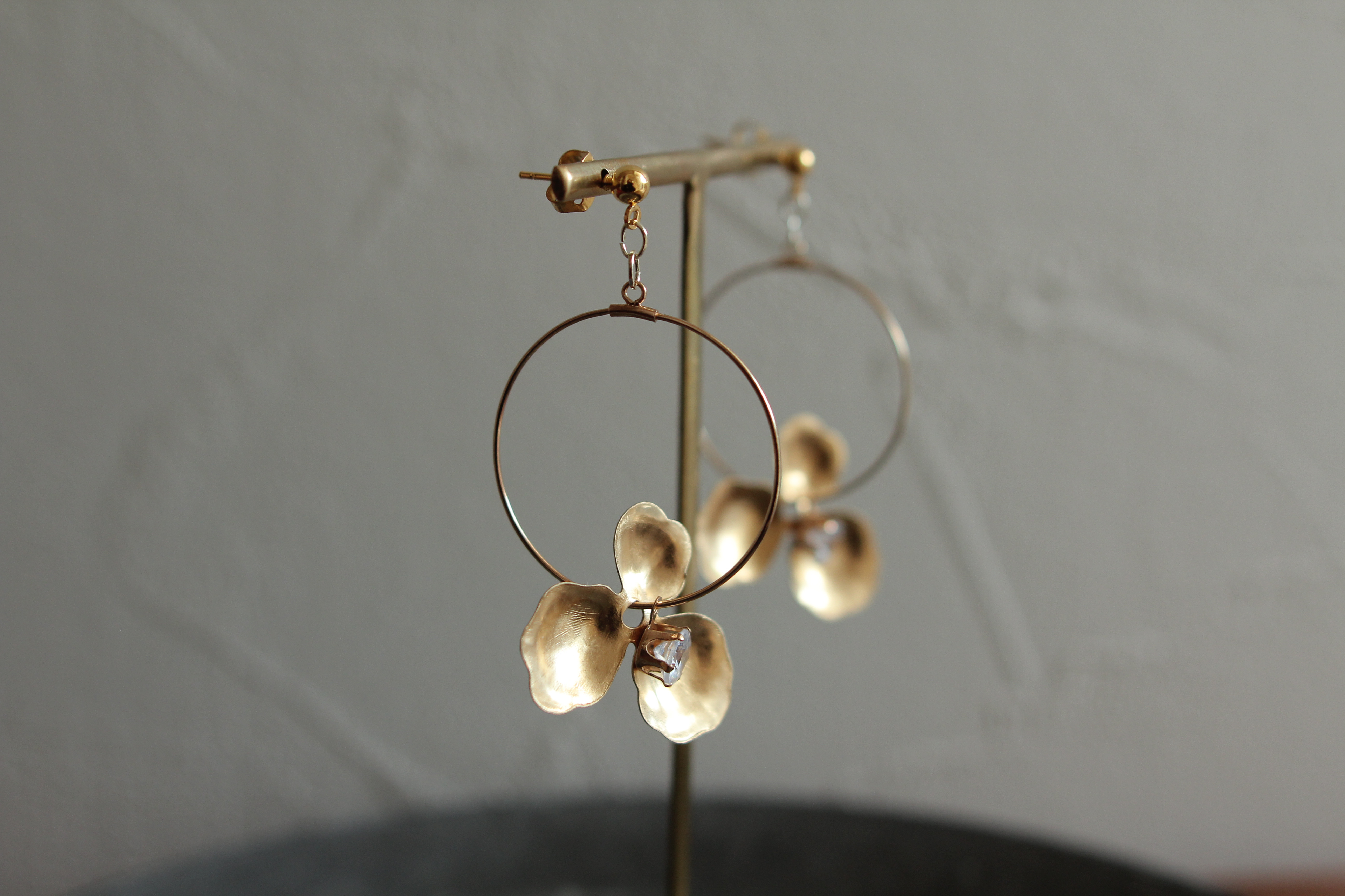 真鍮 紫陽花 フープ ピアス / イヤリング ウェディング アクセサリー ブライダル 結婚式 金属アレルギー対応        Ω