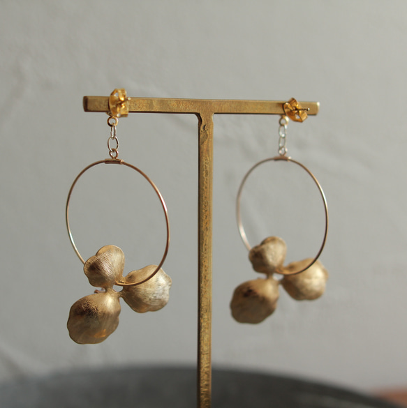 真鍮 紫陽花 フープ ピアス / イヤリング ウェディング アクセサリー ブライダル 結婚式 金属アレルギー対応        Ω 人気・おすすめ｜省スペース設計・旅行向けにおすすめ お得商品 プライバシー配送 期間限定入荷