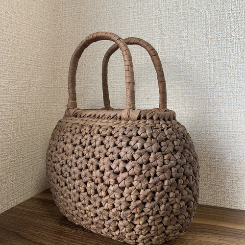 国産山葡萄 籠バッグ 花編み 巾着タイプ内布 丸い形 かごバッグ 国産山葡萄 籠バッグ 花編み 巾着タイプ内布 丸い形 かごバッグ