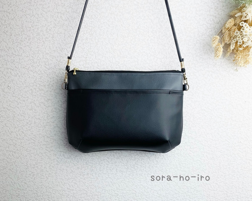 ロラライハリス♡ブラックサテン♡刺繍のサコッシュ♡ショルダーバッグ♡ df4b0c286b122e6eab5210967ad351
