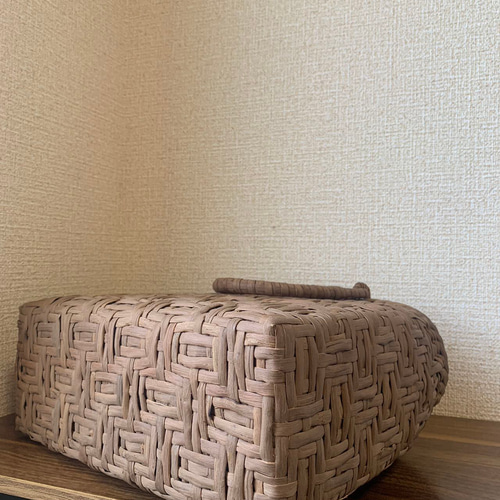 国産山葡萄　手作り　籠バッグ　亀甲編み　巾着タイプ内布 国産山葡萄 手作り 籠バッグ 亀甲編み 巾着タイプ内布 (約)幅32×本体高