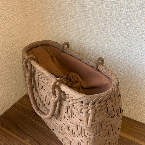 国産山葡萄　手作り　籠バッグ　亀甲編み　巾着タイプ内布 国産山葡萄 手作り 籠バッグ 亀甲編み 巾着タイプ内布 (約)幅32×本体高