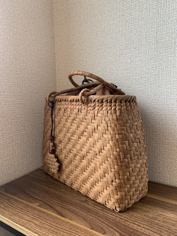 山葡萄　山葡萄かごバッグ　手作り　網代編み　チャーム付き　内布あり 