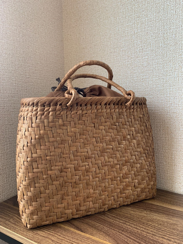 山葡萄　山葡萄かごバッグ　手作り　網代編み　チャーム付き　内布あり 