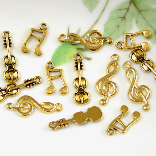 総額3桁以上】写真1枚目〜3枚目全てです。アクセサリーパーツ まとめ売り