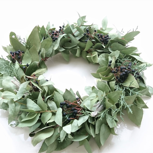 ユーカリと実物のナチュラルリース ドライフラワー ティナスの実入り