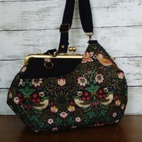 ウィリアム・モリス いちご泥棒：ブラック あおりがま口ショルダー