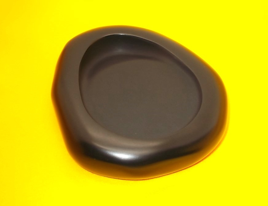 つるつる・ふっくらした硯　NO.０３６４　天然那智黒石製
