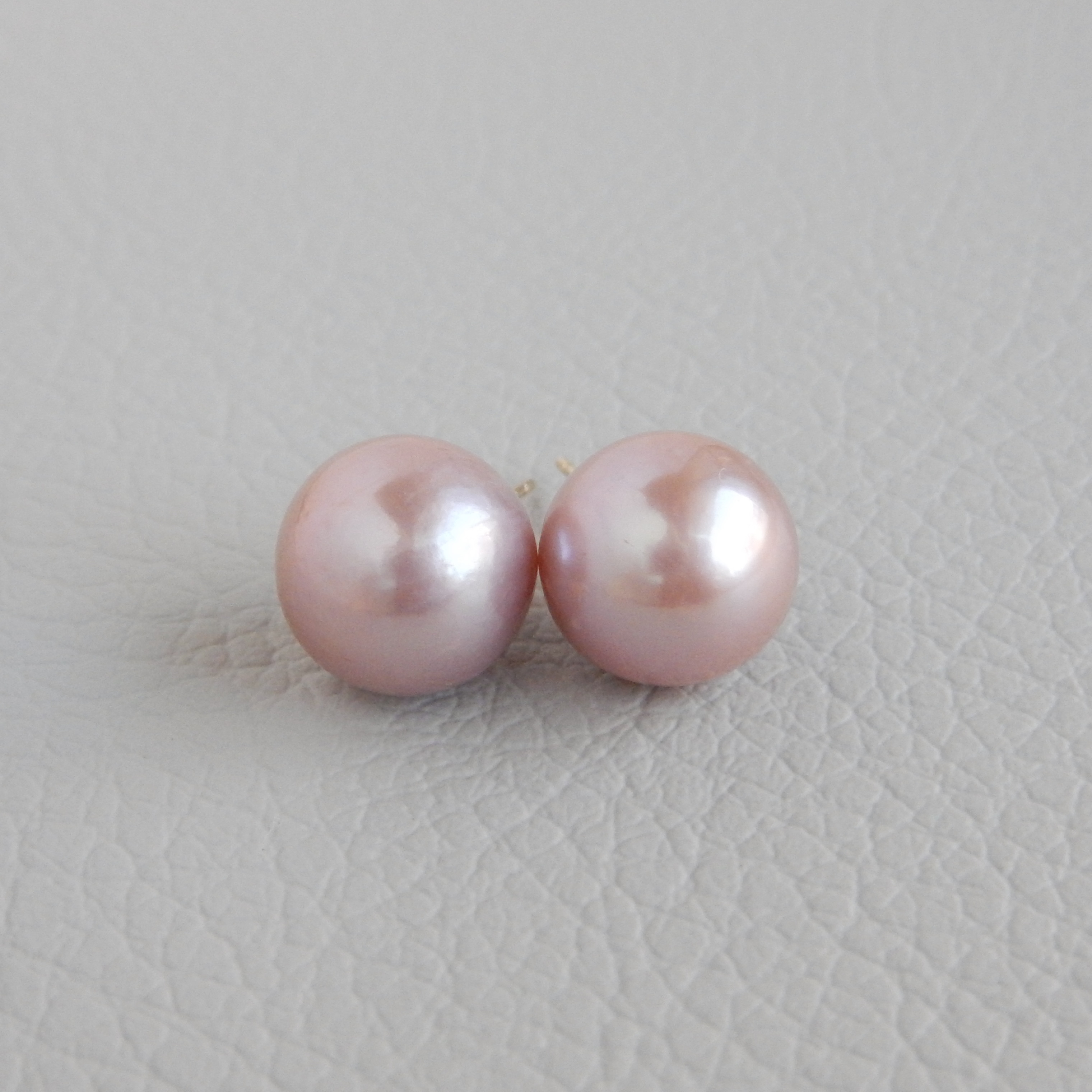 〖ラウンド10mm/ピンク〗淡水パールスタッドピアス/イヤリング14kgf【1234】