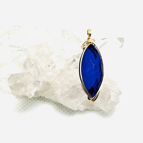 リトアニア染め サファイア・ブルー・アンバーのペンダントトップ