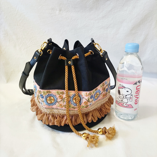 ロラライハリス♡テラコッタピンクベルベット♡刺繍の丸い巾着ショルダーバッグ ロラライハリス♡テラコッタピンクベルベット♡刺繍の丸い巾着